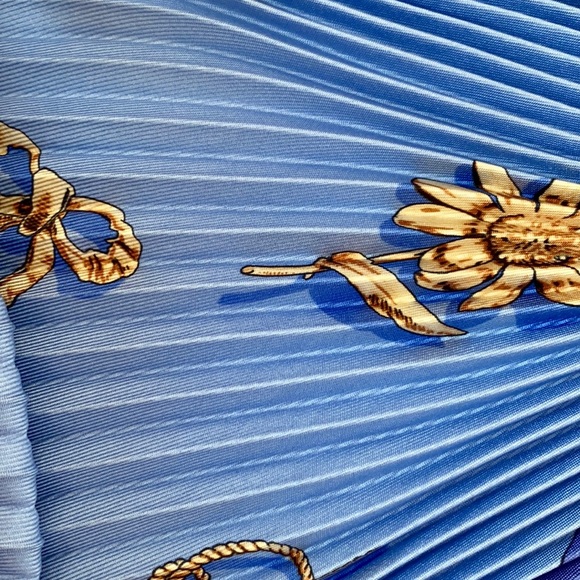Hermès Plisse Rybal Pleated Scarf - Picture 5 of 6